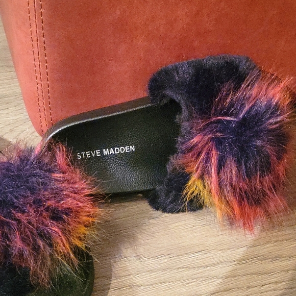 Steve Madden Faux Fur Slides - Picture 2 of 3